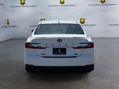 Ice Cap 2025 Toyota Camry SE