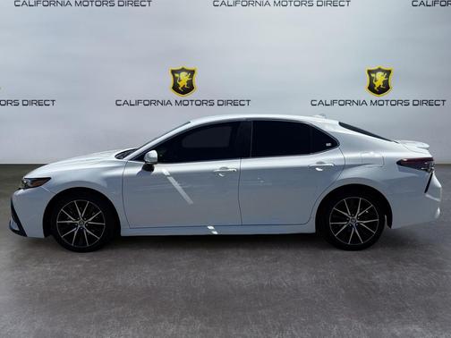 White 2022 Toyota Camry SE