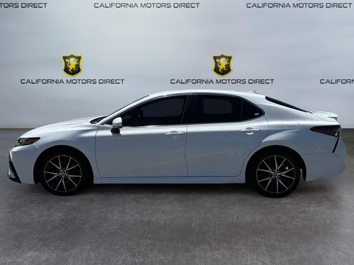 White 2022 Toyota Camry SE