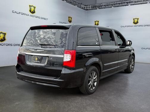 2015 Chrysler Town & Country S