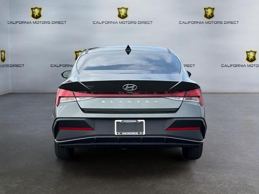 2025 Hyundai ELANTRA SE