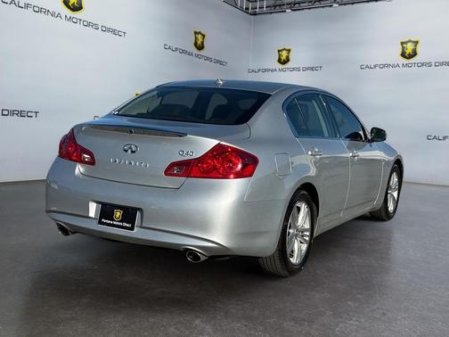 2015 INFINITI Q40 Base