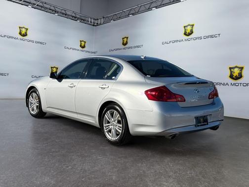 2015 INFINITI Q40 Base