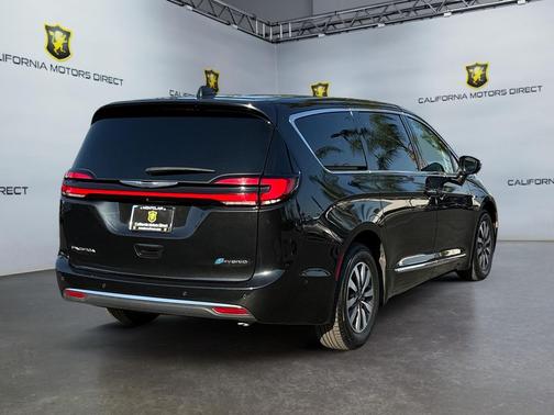 Brilliant Black Crystal Pearlcoat 2022 Chrysler Pacifica Hybrid Limited