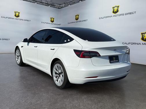 Pearl White Multi-Coat 2023 Tesla Model 3 Standard Range