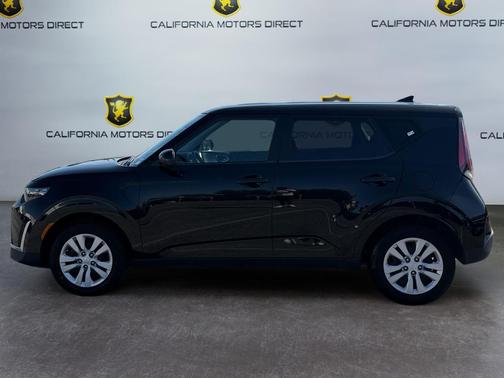 Fusion Black 2025 Kia Soul LX