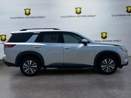 2023 Nissan Pathfinder SV FWD