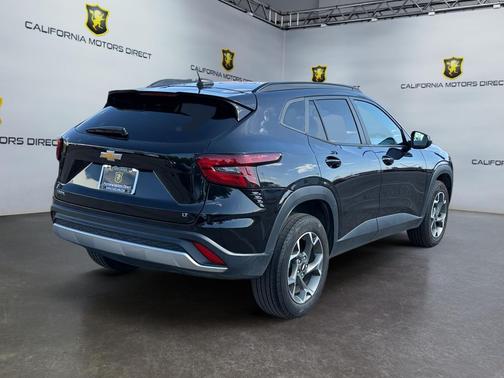 Mosaic Black Metallic 2024 Chevrolet Trax LT