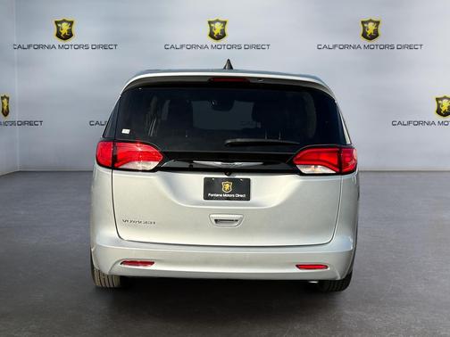 2023 Chrysler Voyager LX