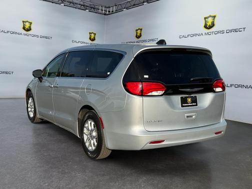 2023 Chrysler Voyager LX
