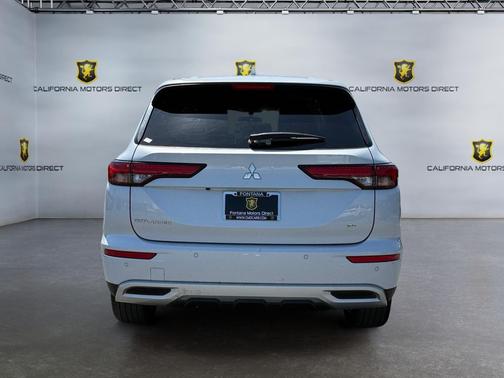 Alloy Silver Metallic 2024 Mitsubishi Outlander SE