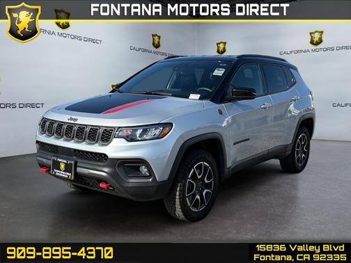 Silver Zynith Metallic Clearcoat 2025 Jeep Compass Trailhawk