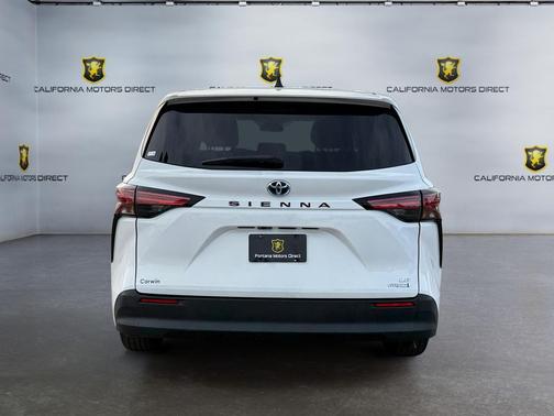 2022 Toyota Sienna LE