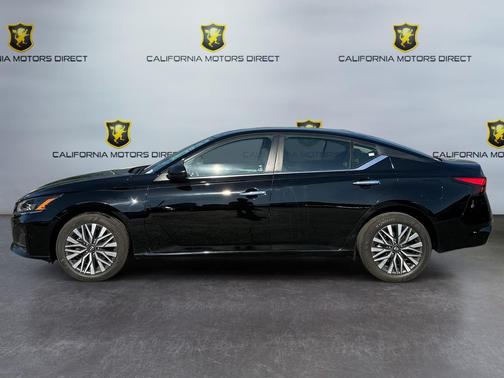 Super Black 2024 Nissan Altima 2.5 SV
