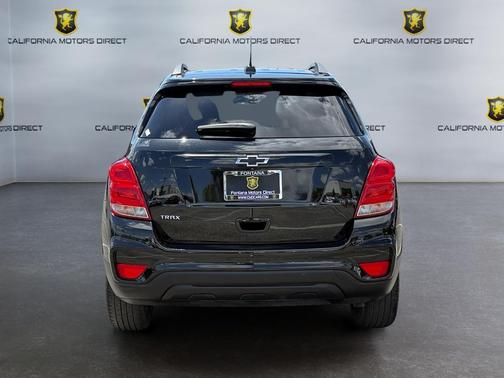 Mosaic Black Metallic 2022 Chevrolet Trax LT