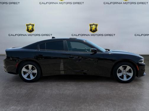Pitch Black Clearcoat 2017 Dodge Charger SXT