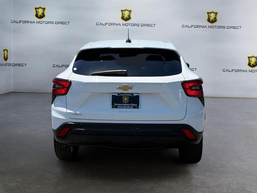 Summit White 2024 Chevrolet Trax LS