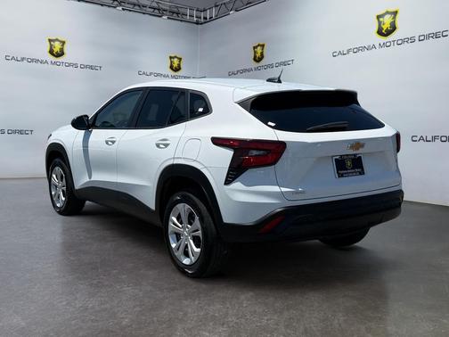 Summit White 2024 Chevrolet Trax LS