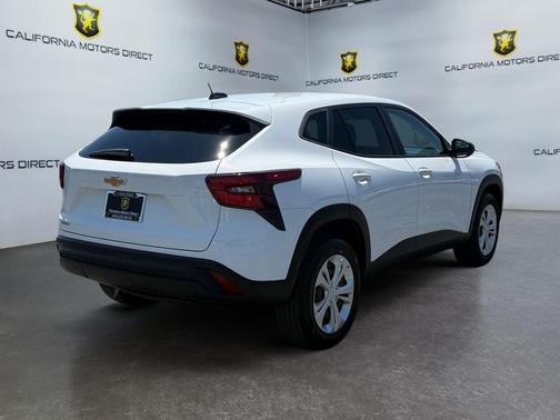 Summit White 2024 Chevrolet Trax LS