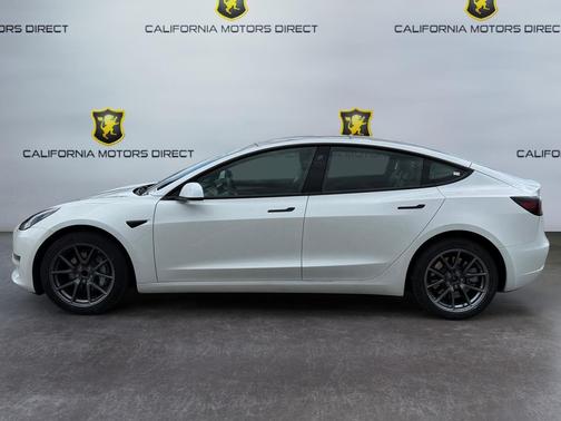 Pearl White Multi-Coat 2023 Tesla Model 3 Standard Range