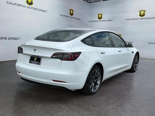 Pearl White Multi-Coat 2023 Tesla Model 3 Standard Range