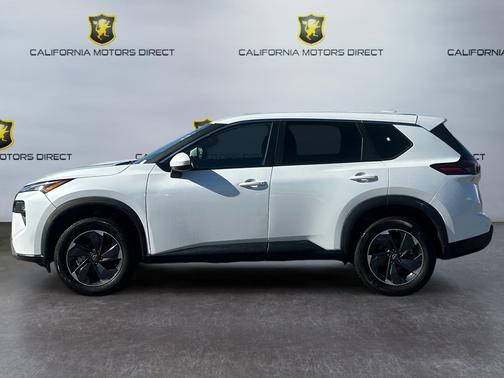 Everest White Pearl 2025 Nissan Rogue SV