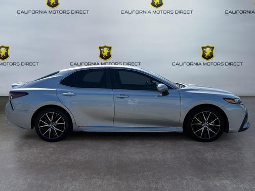 Celestial Silver Metallic 2023 Toyota Camry SE