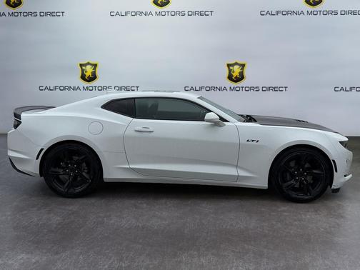 Summit White 2022 Chevrolet Camaro RWD Coupe LT1