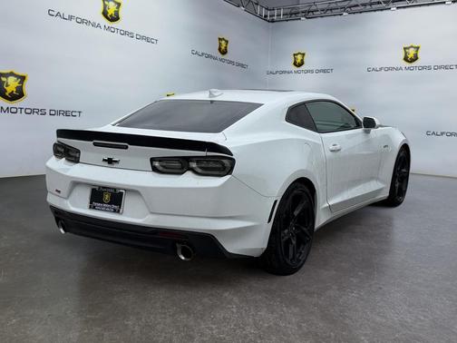 Summit White 2022 Chevrolet Camaro RWD Coupe LT1