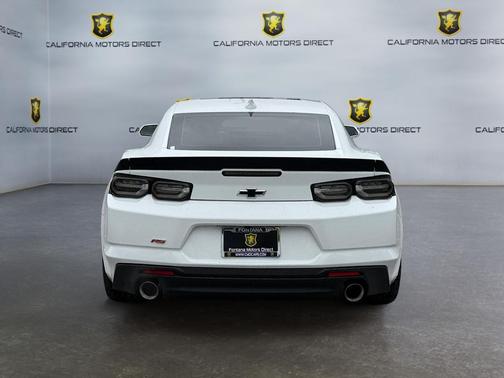 Summit White 2022 Chevrolet Camaro RWD Coupe LT1