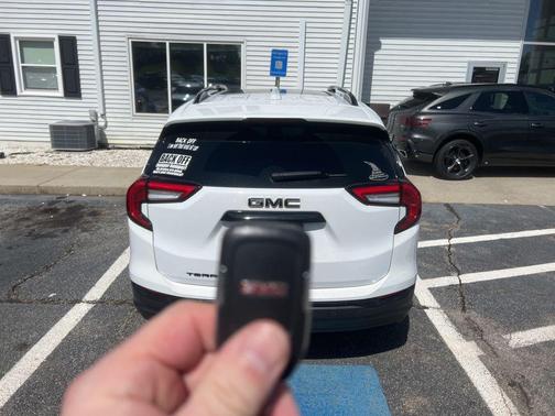 Summit White 2023 GMC Terrain SLE