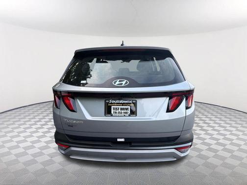 Shimmering Silver 2025 Hyundai TUCSON SE