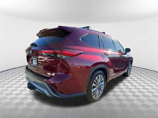 2021 Toyota Highlander Hybrid Platinum