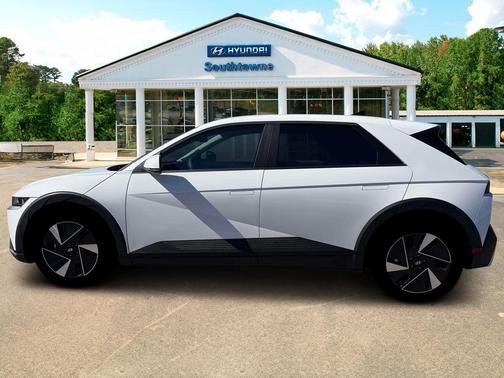 Atlas White 2026 Hyundai IONIQ 5 SE
