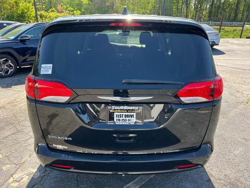 2023 Chrysler Voyager LX