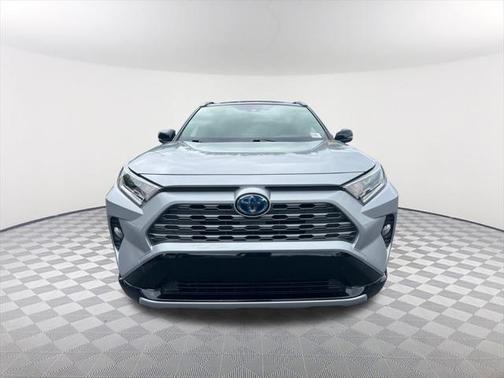 2020 Toyota RAV4 Hybrid SE