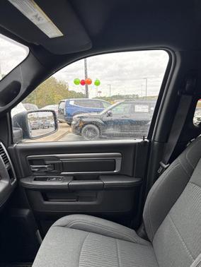 2024 RAM 1500 Classic Warlock Crew Cab 4x2 5'7' Box