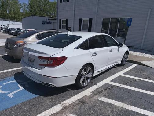 2019 Honda Accord Touring 2.0T