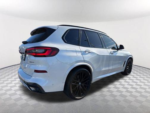 Mineral White Metallic 2023 BMW X5 xDrive40i