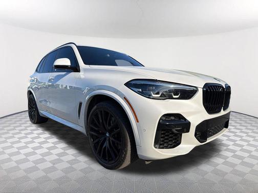 Mineral White Metallic 2023 BMW X5 xDrive40i