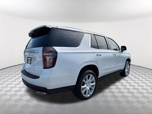 Iridescent Pearl Tricoat 2024 Chevrolet Tahoe 4WD High Country