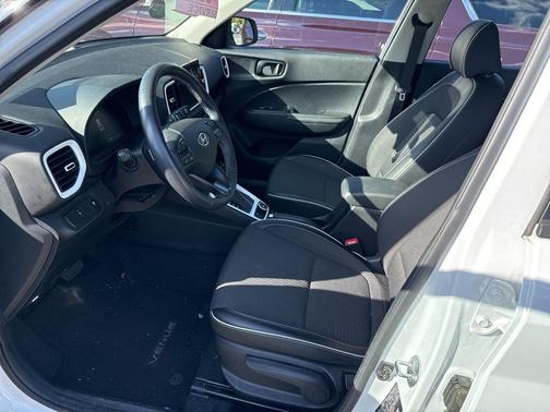 2023 Hyundai VENUE Limited