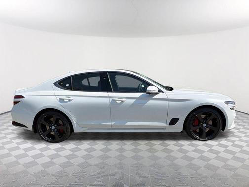 Uyuni White 2026 Genesis G70 3.3T RWD Sport Prestige
