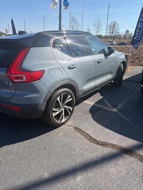 2022 Volvo XC40 T5 R-Design