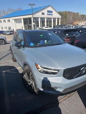 2022 Volvo XC40 T5 R-Design