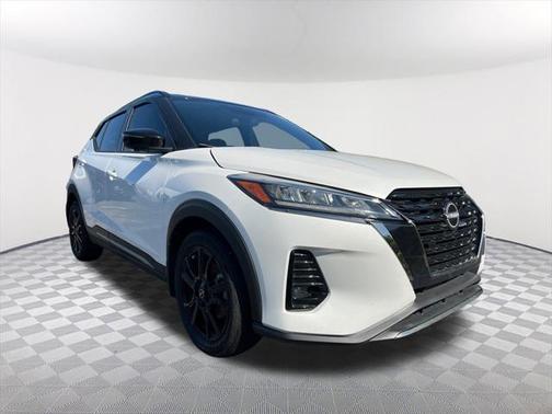 2023 Nissan Kicks SR