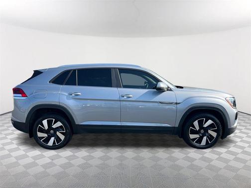 2024 Volkswagen Atlas Cross Sport 2.0T SE w/Technology 4MOTION