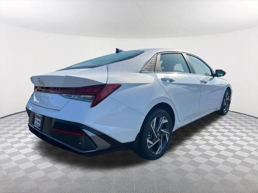 2025 Hyundai ELANTRA SEL