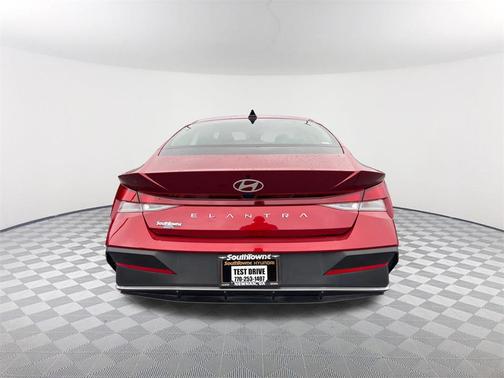2024 Hyundai ELANTRA SE