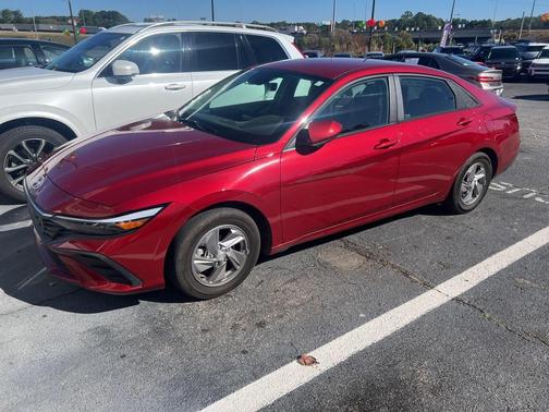 2024 Hyundai ELANTRA SE